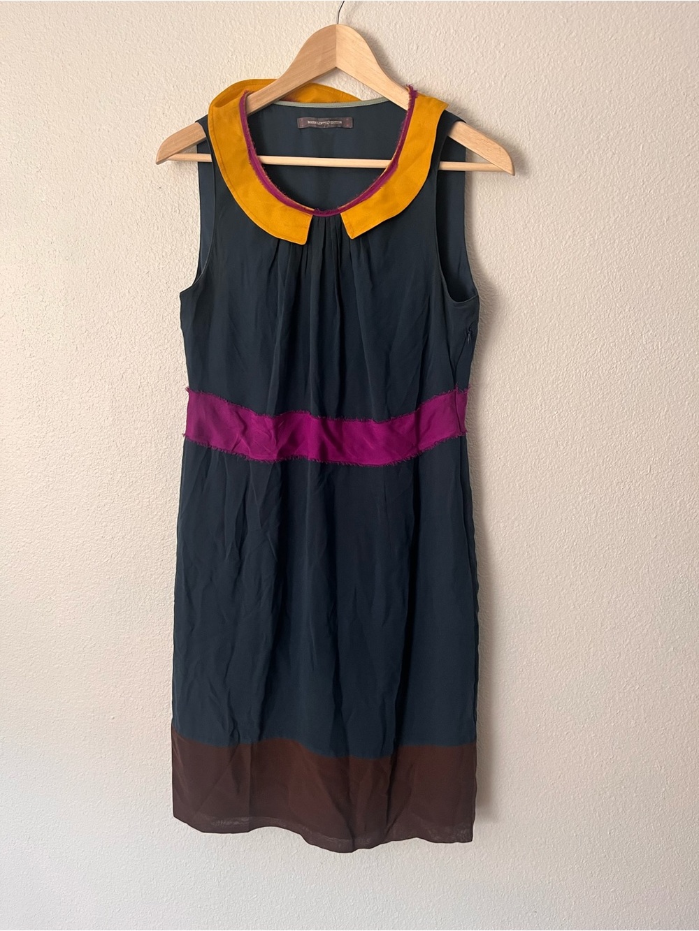 Boden Black Sleeveless Shift Dress with Mustard Collar and Magenta 100% silk